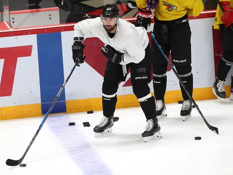 «Авангард» продолжает тренировки