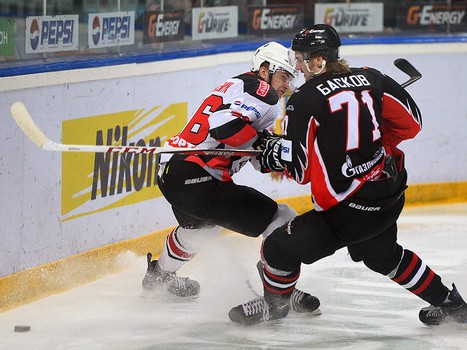 1/4 финала плей-офф МХЛ. Матч №4. "Омские Ястребы" - "Белые Медведи" 1:2