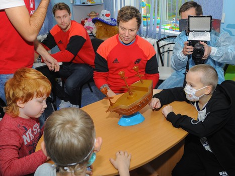 Фурх, Густафссон и Анелёв в гостях у юных болельщиков из ОДКБ