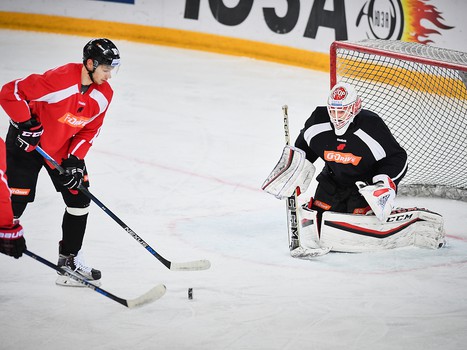 Виталий Меньшиков принял участие в раскатке "Авангарда" перед матчем с "Трактором"