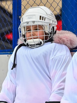 Уроки хоккея проходят в 10 школах Омска