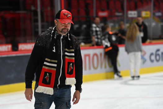 Массовые катания для 75 первых покупателей абонементов на матчи «Авангарда» в сезоне 2025/26 с Михаилом Гуляевым