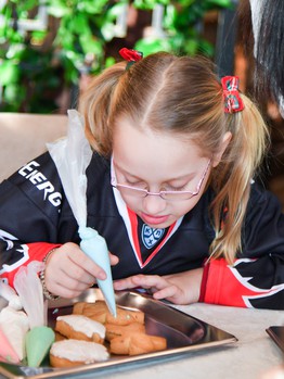 Подарки команде от Клуба юного болельщика "Авангарда"