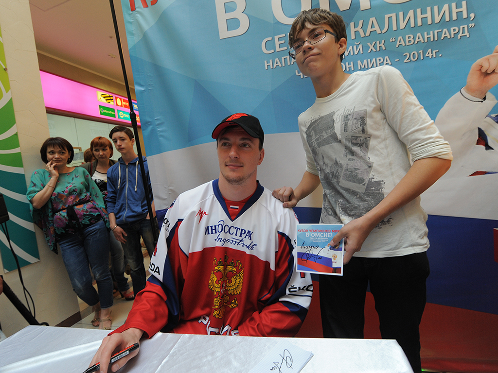 Сергей Калинин с Кубком чемпионов мира в Омске. День 2