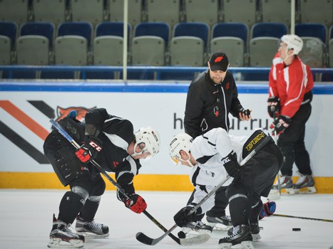 "Авангард" готовится к матчам в Хабаровске