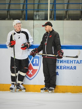 "Авангард" готовится к матчам в Хабаровске