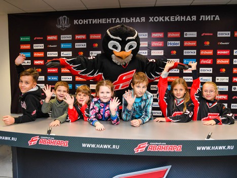Клуб юного болельщика "Авангарда" на экскурсии в "Арене Омск"