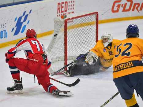 Полуфиналы и матчи за 5-8 места Первенства ЮХЛ в Омске