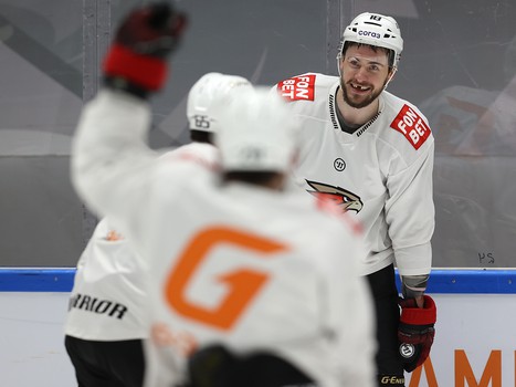 Раскатка «Авангарда» перед матчем в Хабаровске