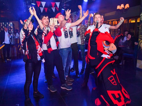 Хоккейная вечеринка в баре Svoи