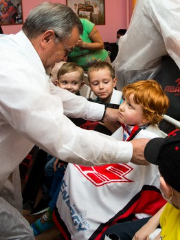 "Авангард" в гостях у юных болельщиков Омской областной клинической больницы