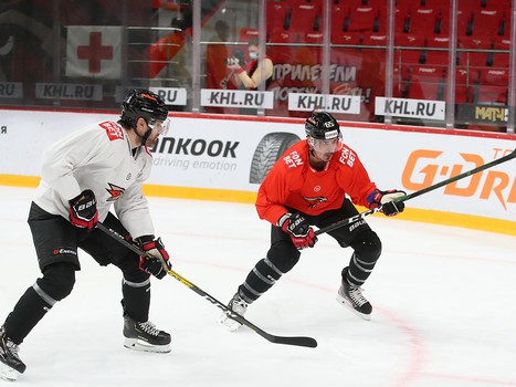 Первая тренировка Наиля Якупова в «Авангарде»