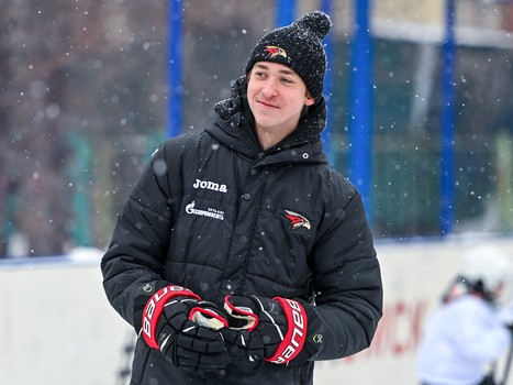 Уроки хоккея проходят в 10 школах Омска