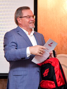 Благотворительный вечер для воспитанников хоккейной школы "Авангард"