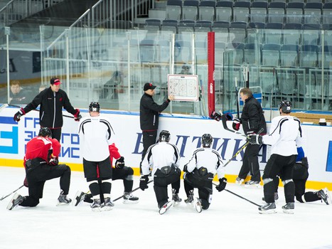 Андрей Яковенко и Юрий Панов на тренировке "Авангарда"