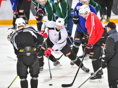 Тренировка "Омских Ястребов" перед стартом нового сезона МХЛ