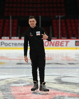 Массовые катания для 75 первых покупателей абонементов на матчи «Авангарда» в сезоне 2025/26 с Михаилом Гуляевым