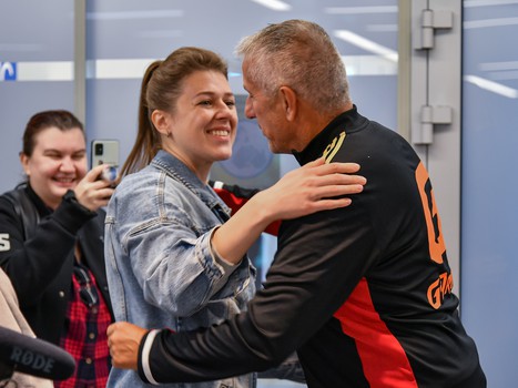 Боб Хартли прилетел в Омск