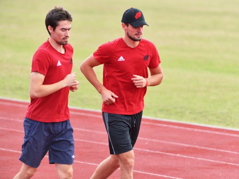 Перед игрой с "Пиратами". Тренировка на "земле"