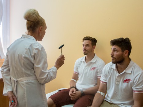 Новички "Авангарда" прошли медосмотр