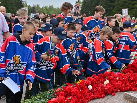 Возложение цветов в Парке Победы