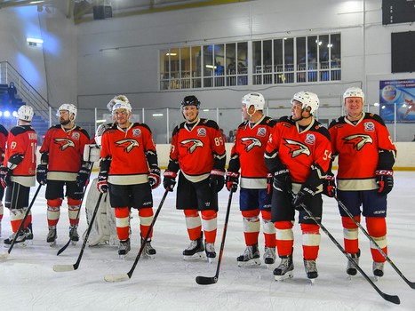 Ветераны «Авангарда» - сборная Ночной хоккейной лиги 8:4