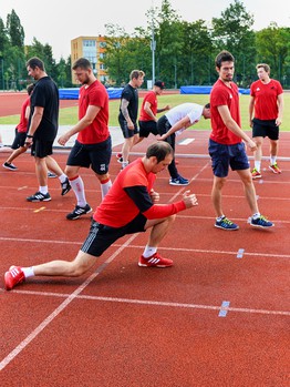 Перед игрой с "Пиратами". Тренировка на "земле"