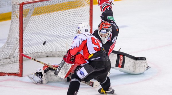 Манукян разбирается с Костиным в серии послематчевых буллитов