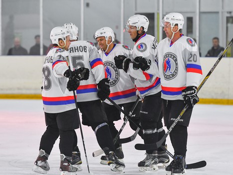 Ветераны «Авангарда» - сборная Ночной хоккейной лиги 8:4