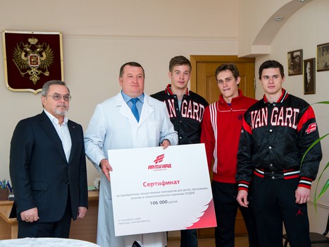 "Авангард" в гостях у юных болельщиков Омской областной клинической больницы