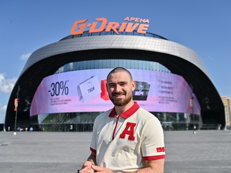 Артём Блажиевский прилетел в Омск