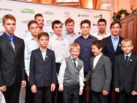 Благотворительный вечер для воспитанников хоккейной школы "Авангард"