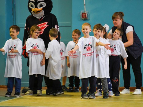 "Физ-ра с Омскими Ястребами" у первоклашек