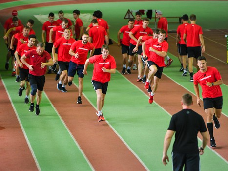 Силовой фортлег в легкоатлетическом манеже