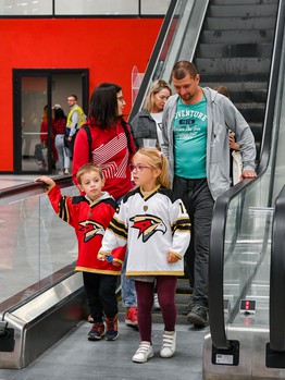 Первая официальная игра на G-Drive Арене: «Омские Ястребы» – «Сибирские Снайперы»