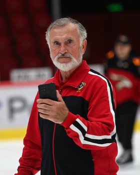 Массовые катания для 75 первых покупателей абонементов на матчи «Авангарда» в сезоне 2025/26 с Михаилом Гуляевым