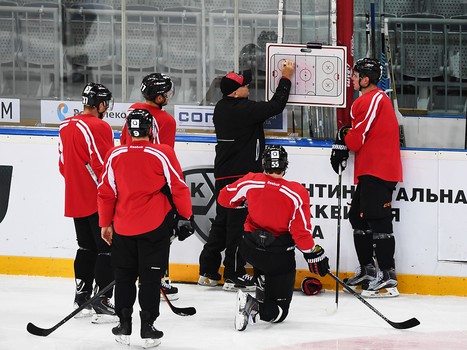 "Авангард" готовится к матчу с "Трактором"