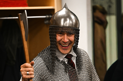 КРАСИВО ЗАВЕРШИЛИ РЕГУЛЯРКУ | Победная раздевалка «Авангарда» после «Северстали»