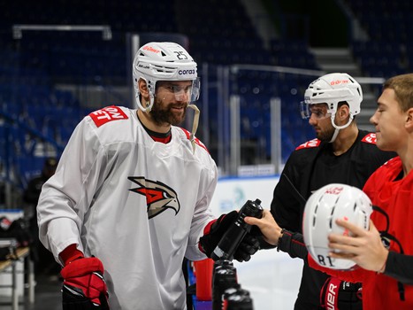 Раскатка «Авангарда» перед матчем в Уфе