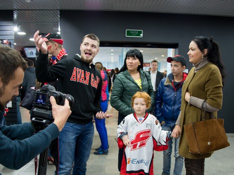 Болельщики из ОДКБ в гостях у "Авангарда"
