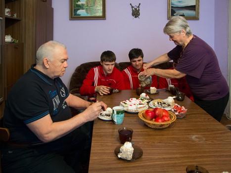 "Омские Ястребы" в гостях у ветеранов омского хоккея