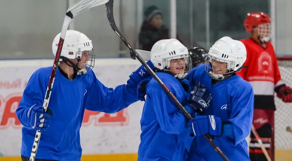 Хоккей в День космонавтики. "Авангард" провел турнир среди детских команд