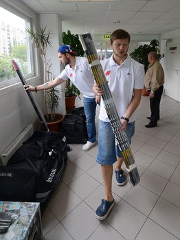 На сбор! Хоккеисты "Авангарда" перед отъездом в Фюссен