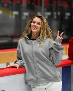 Массовые катания для 75 первых покупателей абонементов на матчи «Авангарда» в сезоне 2025/26 с Михаилом Гуляевым