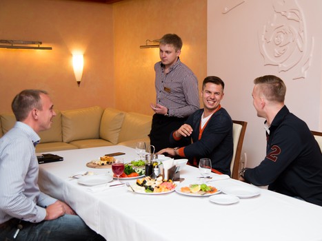 Ужин с хоккеистами "Авангарда"
