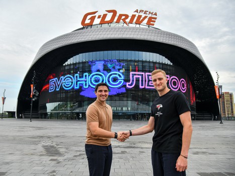 Александр Волков прилетел в Омск