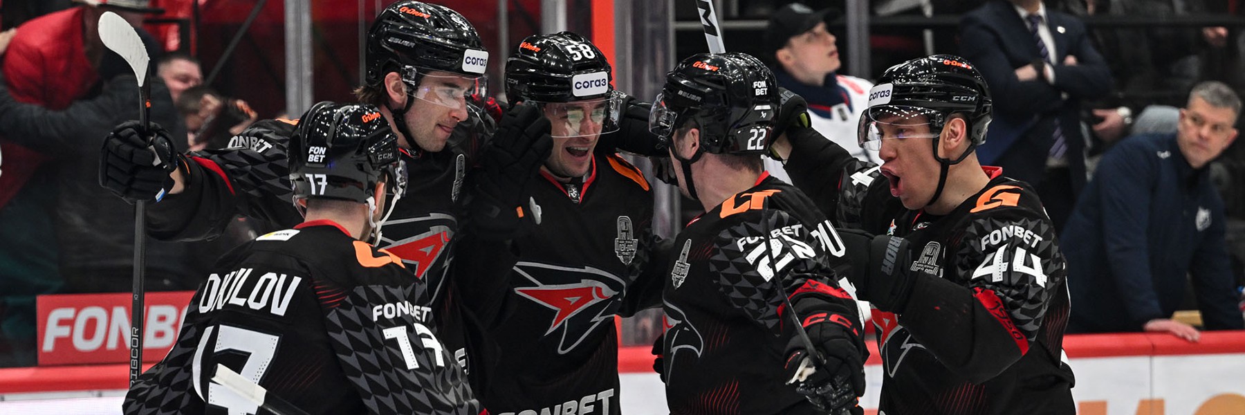 ОТЛИЧНЫЙ СТАРТ | Победная раздевалка «Авангарда» после 1 матча с «Нефтехимиком» (ВИДЕО)