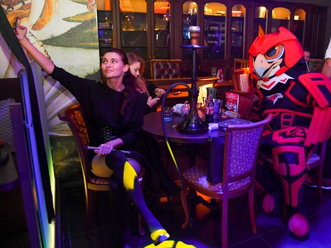 Хоккейная вечеринка в баре Svoи