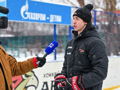 Уроки хоккея проходят в 10 школах Омска