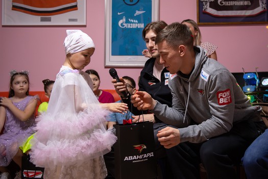 «Авангард» в гостях у болельщиков из гематологического отделения ОДКБ